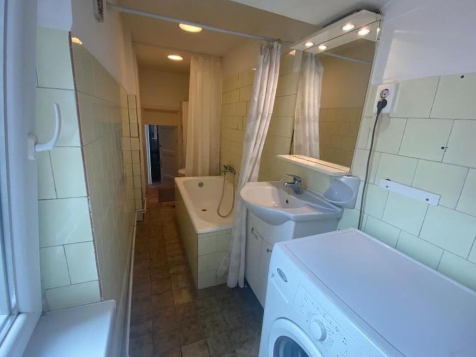Ac With Free Parking At Acacia St, City Center 布达佩斯 外观 照片