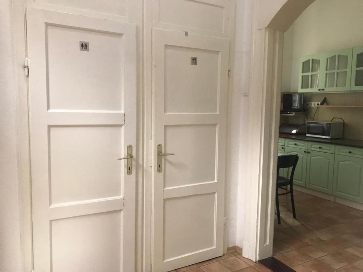Ac With Free Parking At Acacia St, City Center 布达佩斯 外观 照片